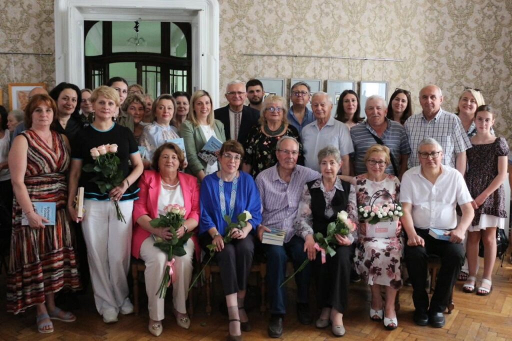 Літопис краю крізь призму преси: вийшла документальна книга до ювілею газети «Вільний голос» 19 Літопис краю крізь призму преси: вийшла документальна книга до ювілею газети «Вільний голос» 2