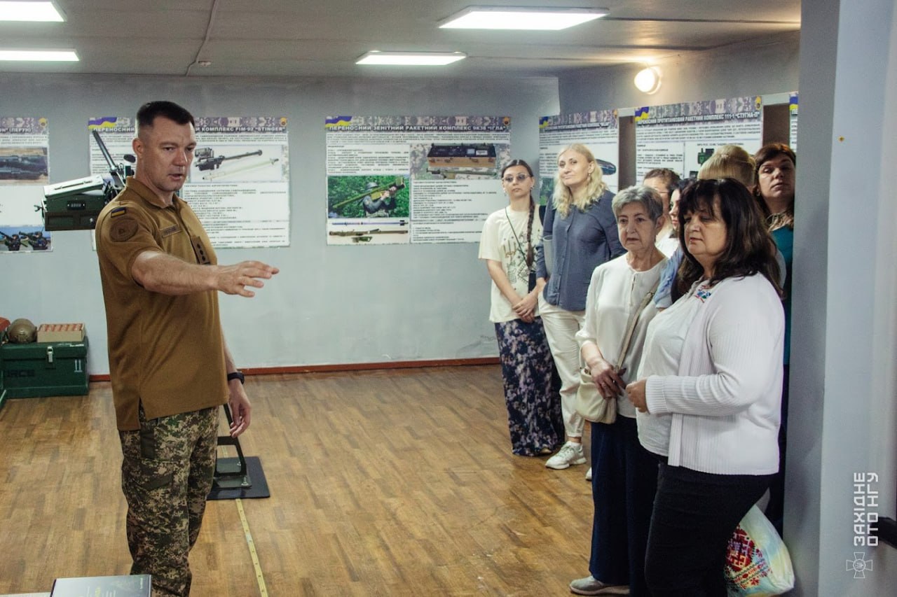 Івано-Франківські журналісти отримали подяки від військових 17 Івано-Франківські журналісти отримали подяки від військових