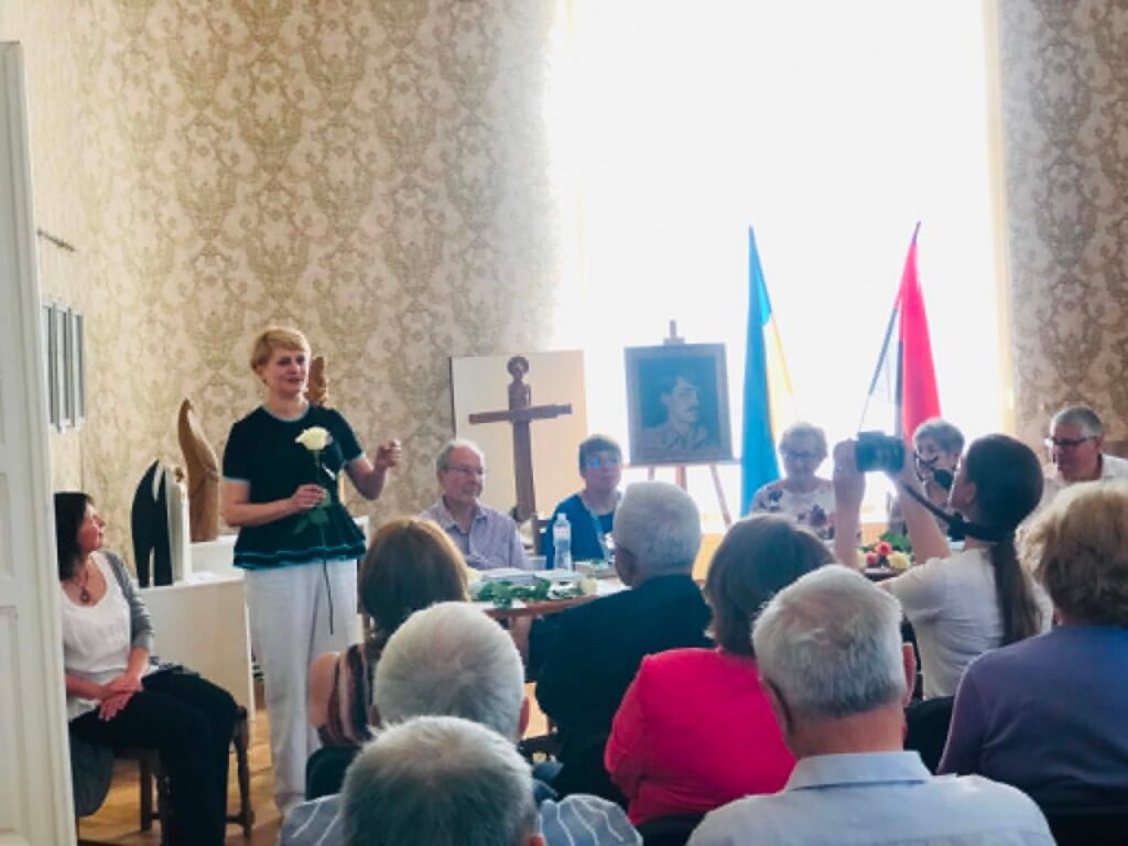 Літопис краю крізь призму преси: вийшла документальна книга до ювілею газети «Вільний голос» 24 Літопис краю крізь призму преси: вийшла документальна книга до ювілею газети «Вільний голос» 7