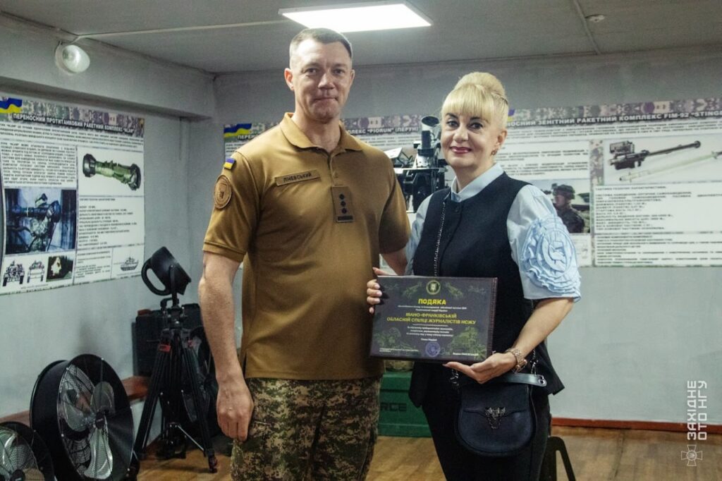 Івано-Франківські журналісти отримали подяки від військових 22 Івано-Франківські журналісти отримали подяки від військових 5