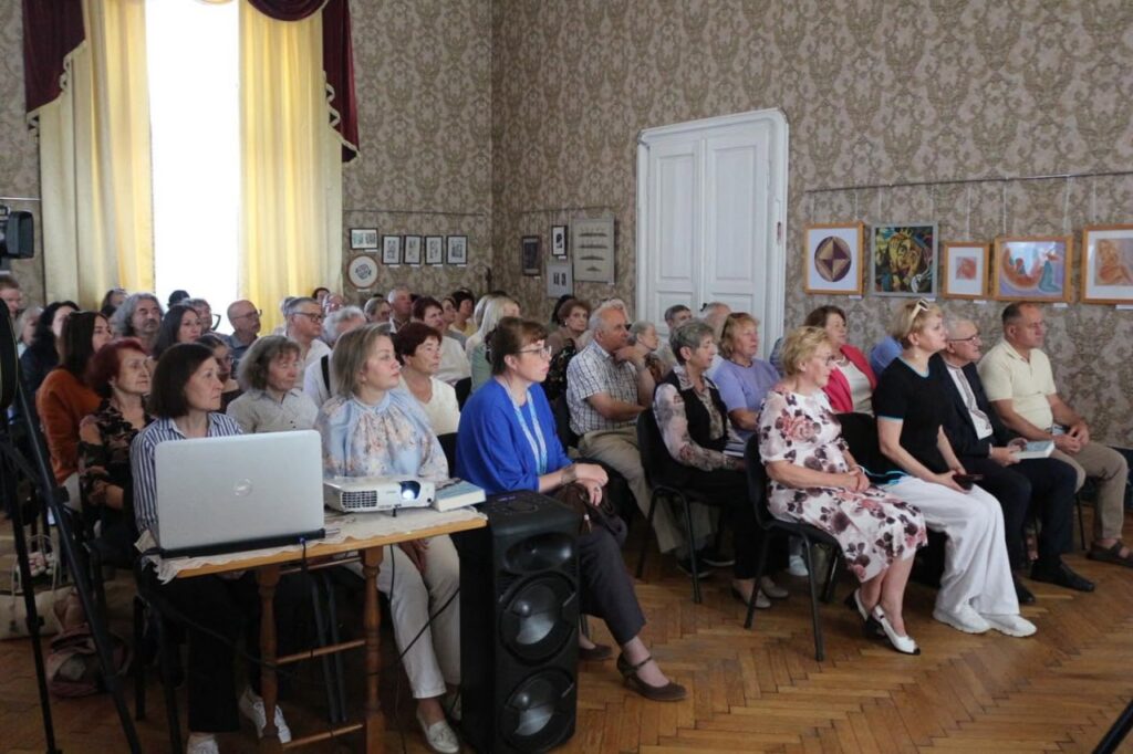 Літопис краю крізь призму преси: вийшла документальна книга до ювілею газети «Вільний голос» 22 Літопис краю крізь призму преси: вийшла документальна книга до ювілею газети «Вільний голос» 5