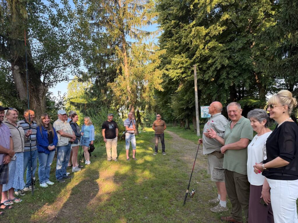 Не тільки пером, а й… вудкою: на Івано-Франківщині медійники показали майстерність у  спортивній риболовлі 7