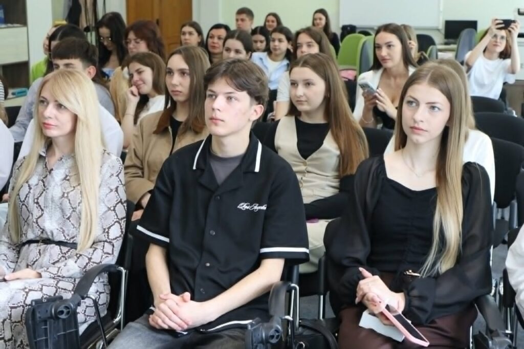 «Реалії без прикрас»: в Івано-Франківську студенти-журналісти презентували восьмий випуск свого видавничого проєкту 6