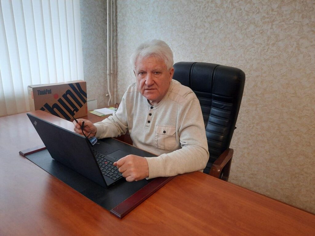 75 років Олександру Сумцю — редакторові, чия газета вистояла під обстрілами