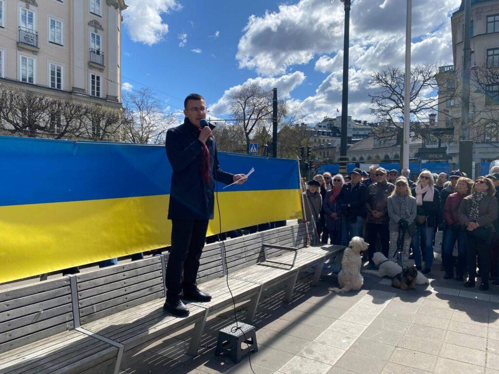 Як писати історії, що пробивають «співчутливе вигорання»: поради менторів Frontline Press 24 Як писати історії, що пробивають «співчутливе вигорання»: поради менторів Frontline Press 5