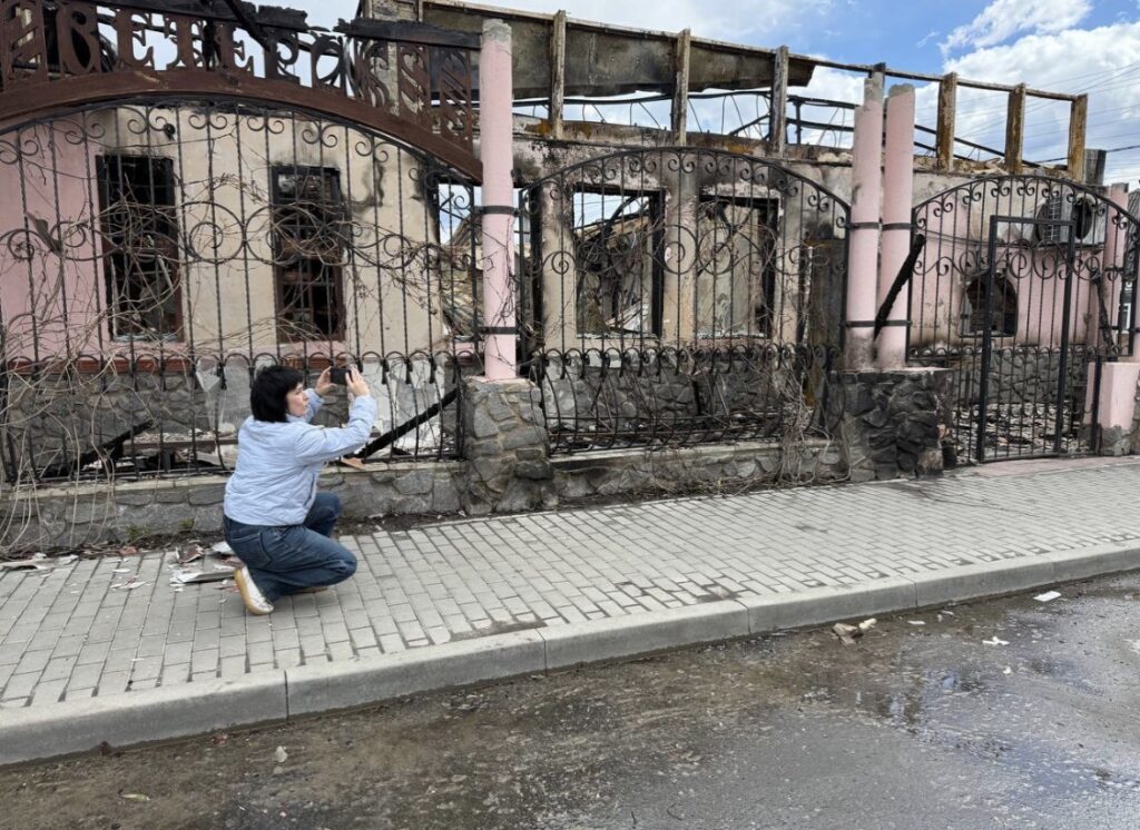 Владислав Єсипенко: "Життя під КАБами та мінами: як працюють прифронтові редакції" 6