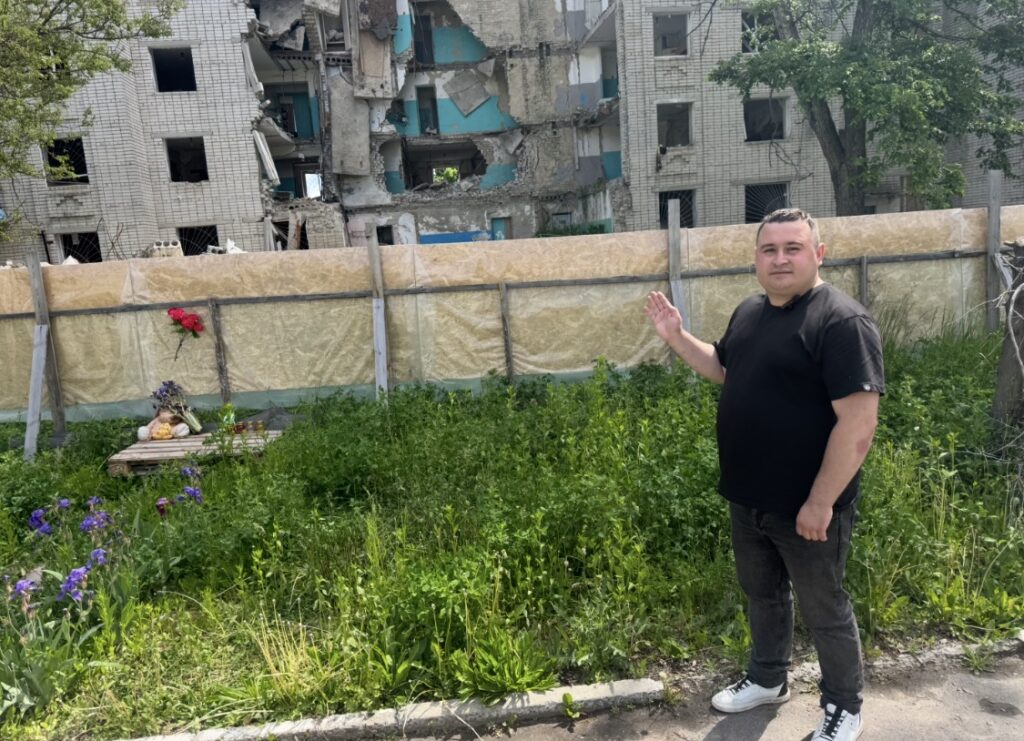 Владислав Єсипенко: "Життя під КАБами та мінами: як працюють прифронтові редакції" 12