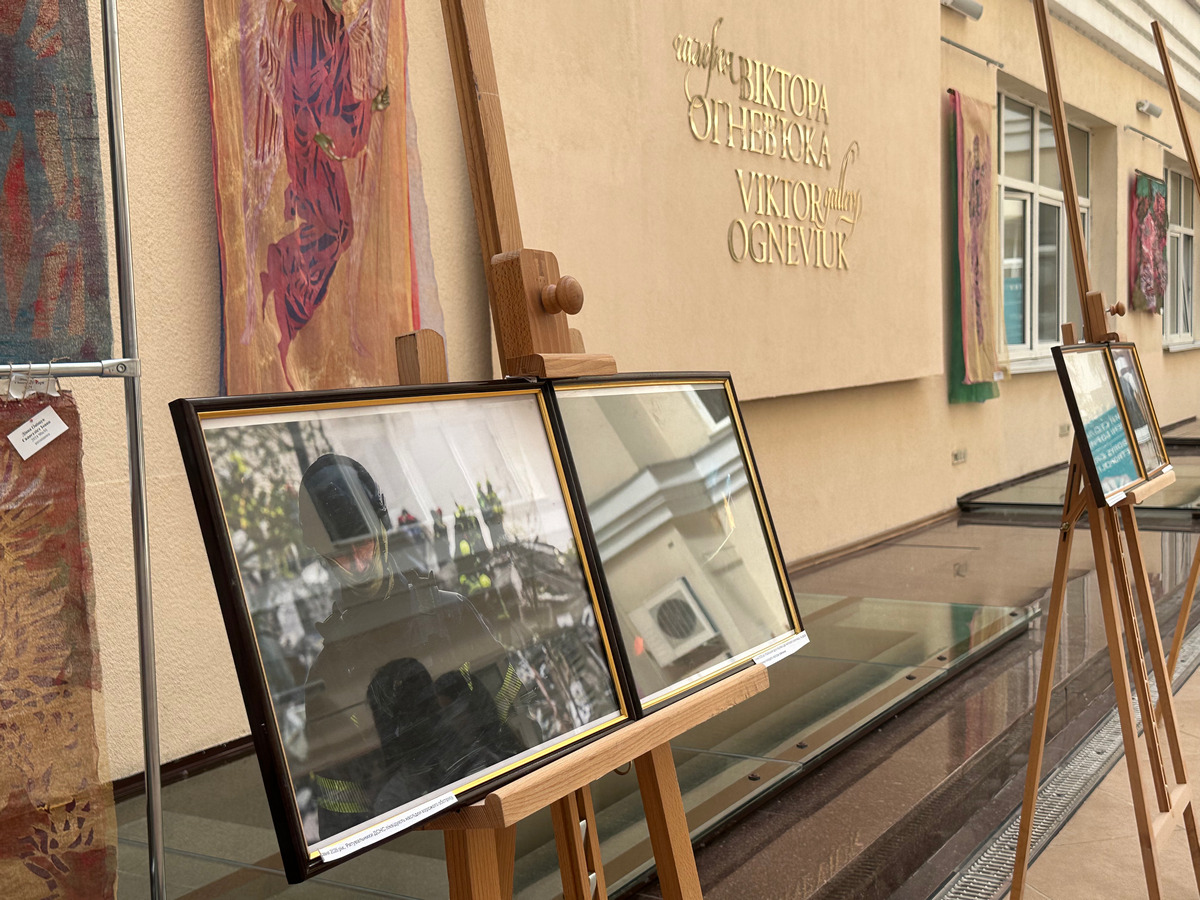 «Тому я тут»: фотовиставку про війну, пам’ять і журналістський вибір відкрили в Університеті Грінченка 17 «Тому я тут»: фотовиставку про війну, пам’ять і журналістський вибір відкрили в Університеті Грінченка