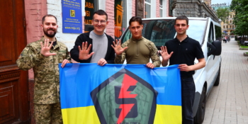 Журналісти для фронту: НСЖУ передала мікроавтобус військовим 5-ї штурмової бригади