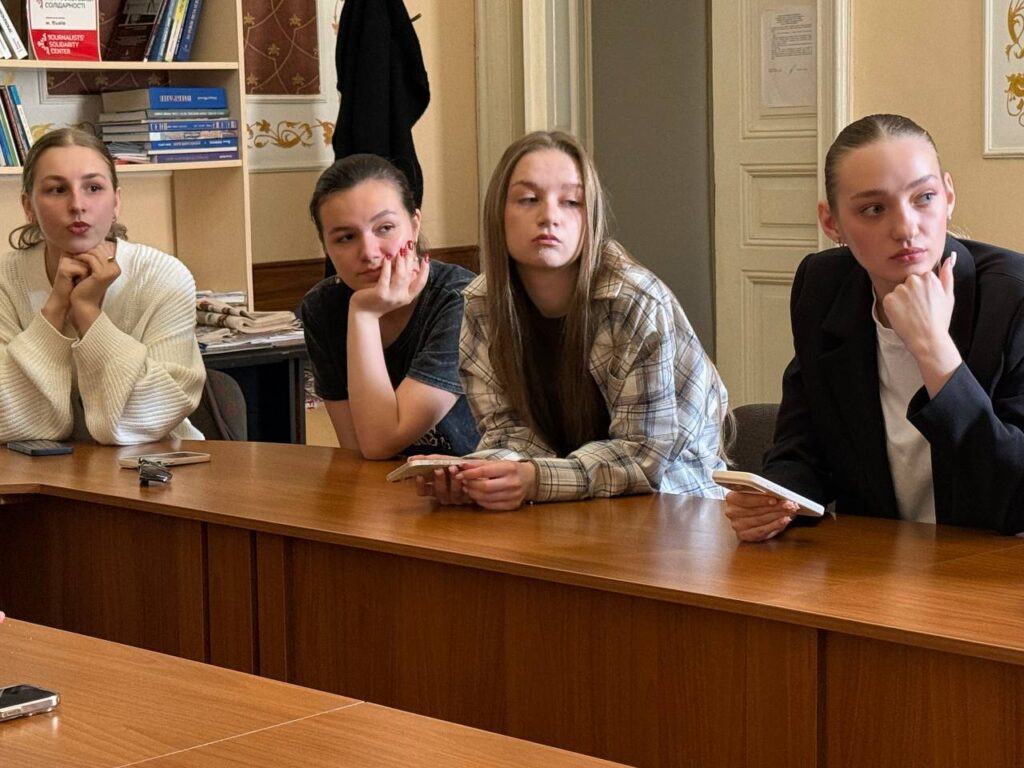 Львівські студенти-журналісти стануть практикантами Центру журналістської солідарності 20 Львівські студенти-журналісти стануть практикантами Центру журналістської солідарності 3