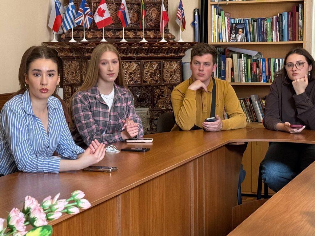 Львівські студенти-журналісти стануть практикантами Центру журналістської солідарності 22 Львівські студенти-журналісти стануть практикантами Центру журналістської солідарності 5