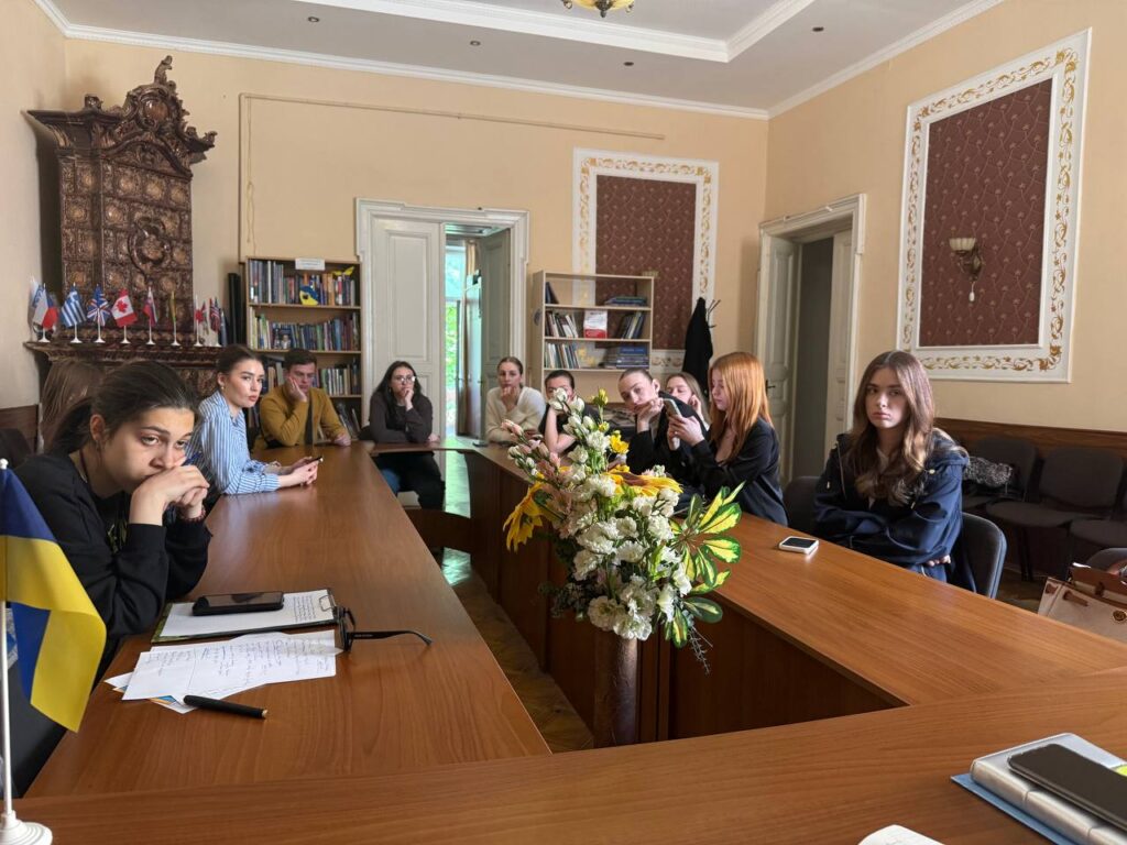Львівські студенти-журналісти стануть практикантами Центру журналістської солідарності 23 Львівські студенти-журналісти стануть практикантами Центру журналістської солідарності 6