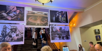 «Народ, що став військом»: у Львові презентували фотовиставку, присвячену військовій журналістиці 20 «Народ, що став військом»: у Львові презентували фотовиставку, присвячену військовій журналістиці