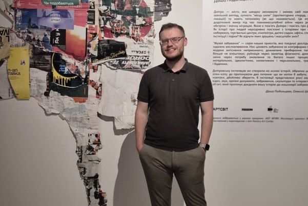 «Ракета впала за сто метрів від мого будинку»: квартира журналіста з Дніпра в аварійному стані після удару 1