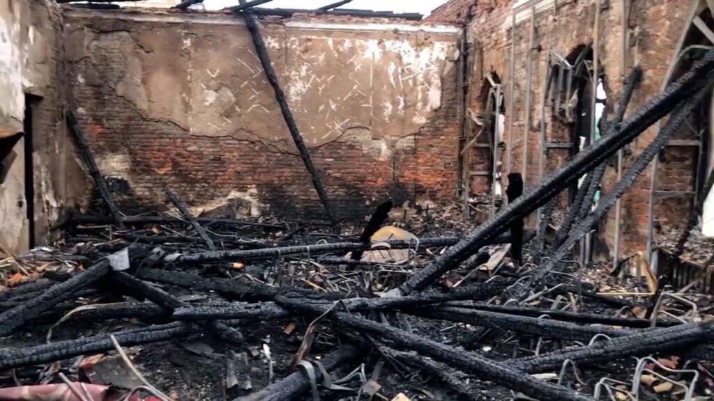 «Знімаємо на телефони, бо новини мусять виходити»: як телеканал «Прилуки» працює після того, як шахед спалив усю знімальну техніку