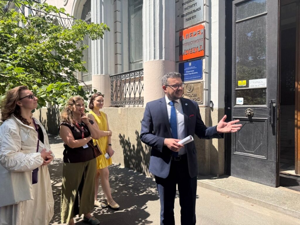 У стінах, що пам'ятають репресії: журналісти НСЖУ відвідали Інститут національної пам'яті 18 У стінах, що пам'ятають репресії: журналісти НСЖУ відвідали Інститут національної пам'яті 1
