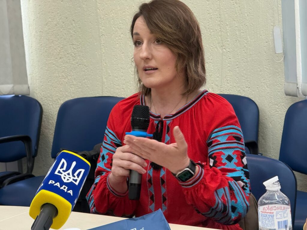 «Оператор дрона точно бачив, що я журналістка»: воєнкорка Ольга Каліновська — про дві контузії під ворожими дронами та нову реальність роботи журналіста 18 «Оператор дрона точно бачив, що я журналістка»: воєнкорка Ольга Каліновська — про дві контузії під ворожими дронами та нову реальність роботи журналіста 1