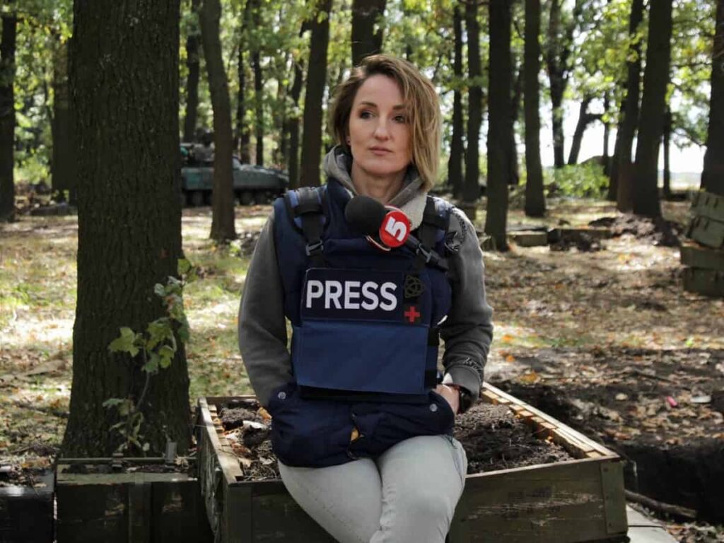 «Оператор дрона точно бачив, що я журналістка»: воєнкорка Ольга Каліновська — про дві контузії під ворожими дронами та нову реальність роботи журналіста 20 «Оператор дрона точно бачив, що я журналістка»: воєнкорка Ольга Каліновська — про дві контузії під ворожими дронами та нову реальність роботи журналіста 3