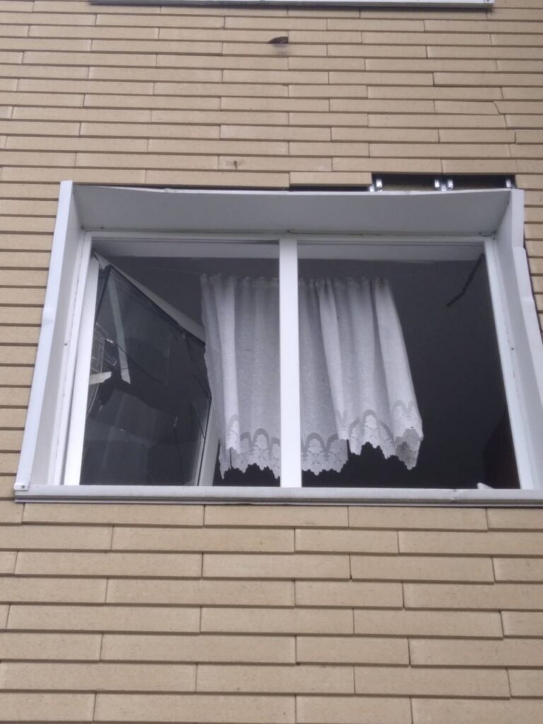 «За долю секунди знесло всі вікна»: квартира журналіста Сергія Бахіна постраждала внаслідок масованої атаки Росії на Київ 19 «За долю секунди знесло всі вікна»: квартира журналіста Сергія Бахіна постраждала внаслідок масованої атаки Росії на Київ 2