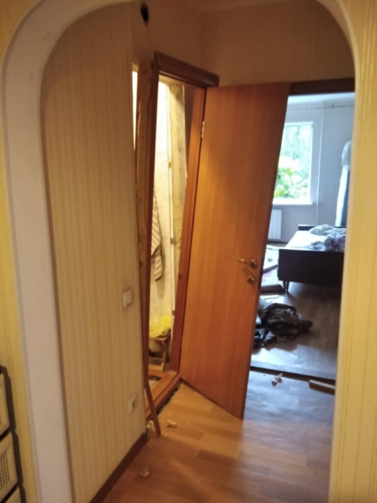 «За долю секунди знесло всі вікна»: квартира журналіста Сергія Бахіна постраждала внаслідок масованої атаки Росії на Київ 23 «За долю секунди знесло всі вікна»: квартира журналіста Сергія Бахіна постраждала внаслідок масованої атаки Росії на Київ 6