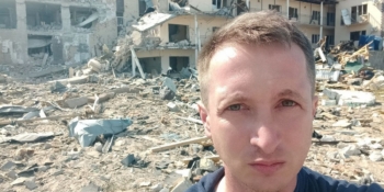 «У 90% випадків за кожним матеріалом з України, який виходить за кордоном, стоїть фіксер»: локальний продюсер міжнародних медіа Артем Перфілов 18 «У 90% випадків за кожним матеріалом з України, який виходить за кордоном, стоїть фіксер»: локальний продюсер міжнародних медіа Артем Перфілов