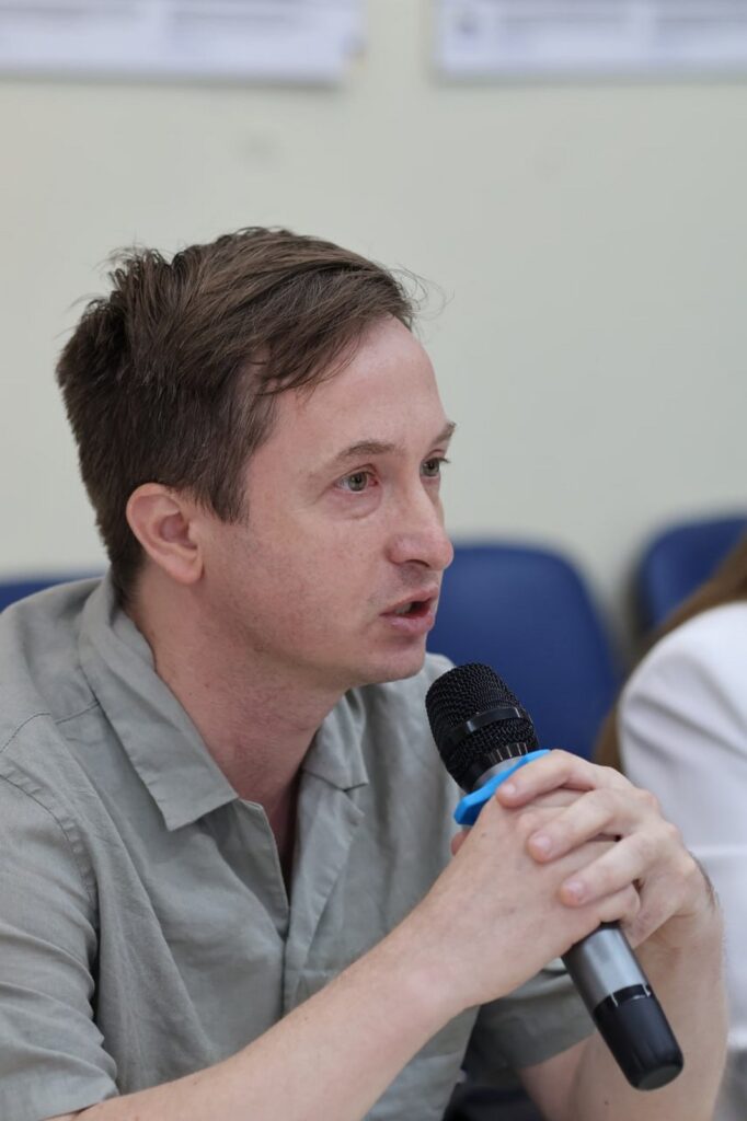 «За 90% закордонних матеріалів з України стоїть фіксер», - локальний продюсер Артем Перфілов 21 «За 90% закордонних матеріалів з України стоїть фіксер», - локальний продюсер Артем Перфілов 4