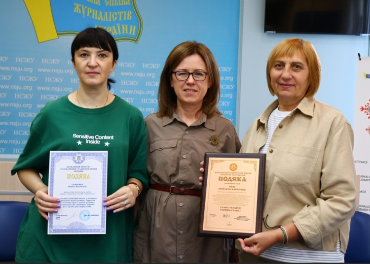 Відзнаки двом медійницям із півдня України вручила перша секретар НСЖУ Ліна Кущ
