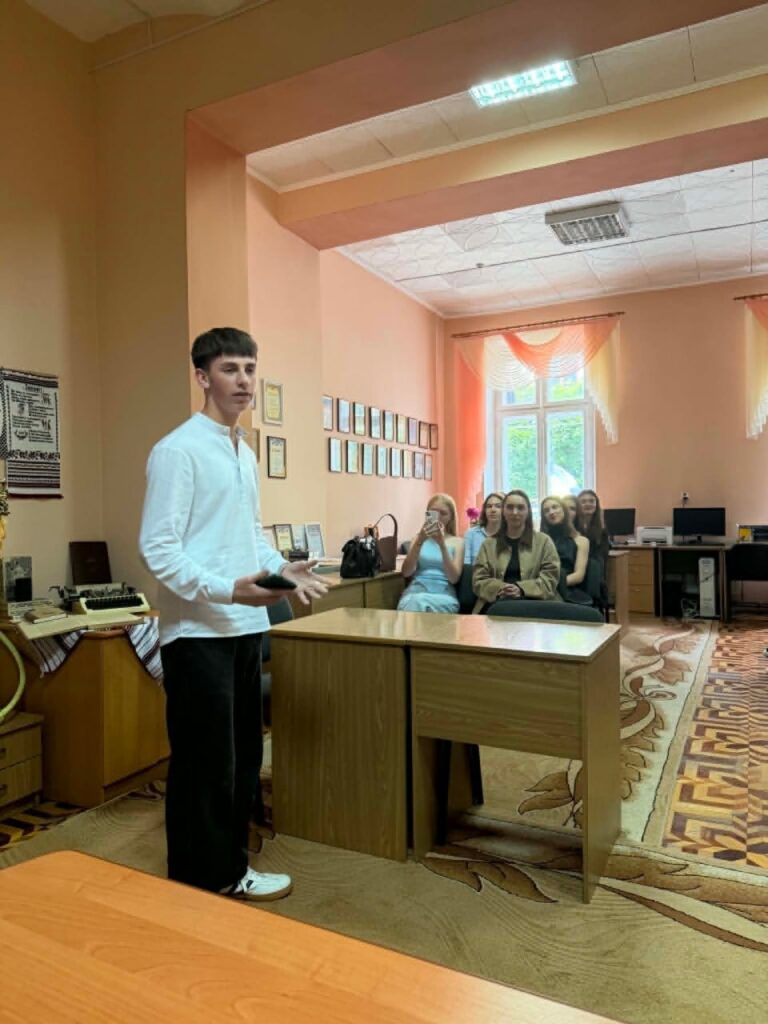 В Івано-Франківську підбили підсумки навчального року в Школі журналістики 26 В Івано-Франківську підбили підсумки навчального року в Школі журналістики 9