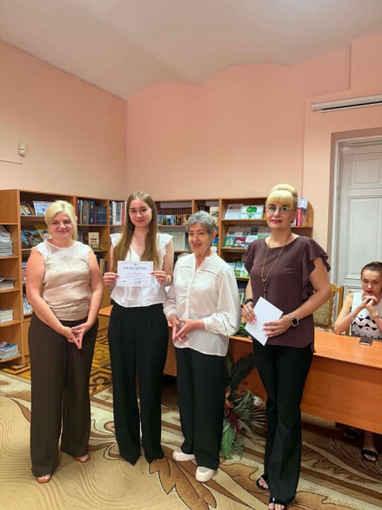 В Івано-Франківську підбили підсумки навчального року в Школі журналістики 27 В Івано-Франківську підбили підсумки навчального року в Школі журналістики 10