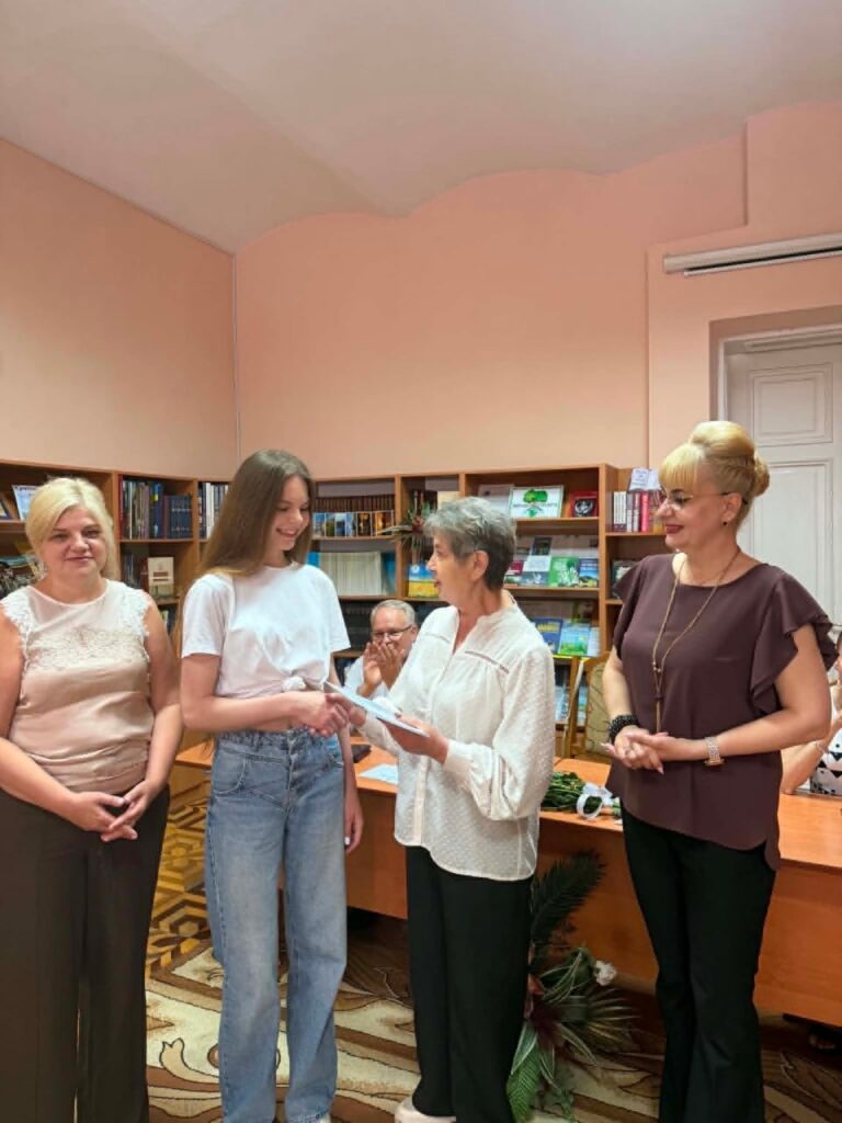 В Івано-Франківську підбили підсумки навчального року в Школі журналістики 28 В Івано-Франківську підбили підсумки навчального року в Школі журналістики 11