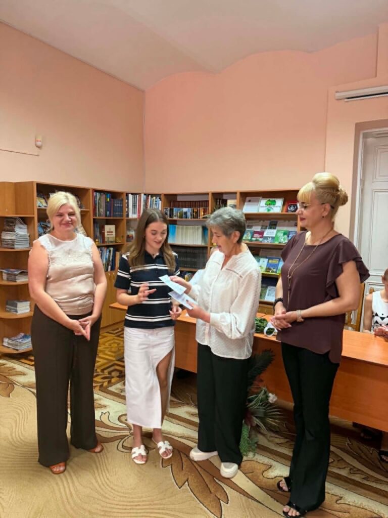 В Івано-Франківську підбили підсумки навчального року в Школі журналістики 23 В Івано-Франківську підбили підсумки навчального року в Школі журналістики 6
