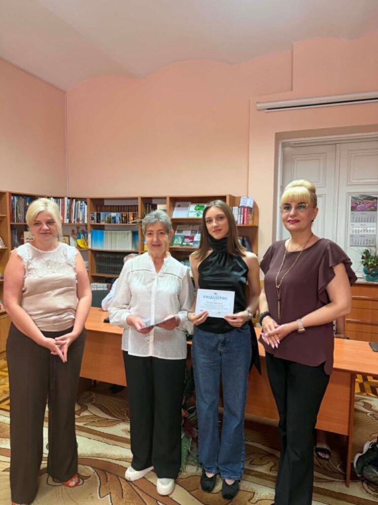 В Івано-Франківську підбили підсумки навчального року в Школі журналістики 25 В Івано-Франківську підбили підсумки навчального року в Школі журналістики 8