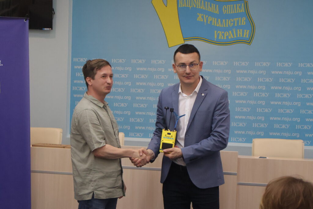 «Мусимо зупинити смертельний тренд – атаки дронів на журналістів». НСЖУ працює над посиленням безпеки медійників 21 «Мусимо зупинити смертельний тренд – атаки дронів на журналістів». НСЖУ працює над посиленням безпеки медійників 4