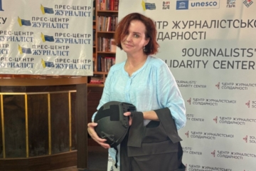 «Те, що маємо необхідну амуніцію, заспокоює», – журналістка Єва Міронова про захисне спорядження від Запорізького ЦЖС