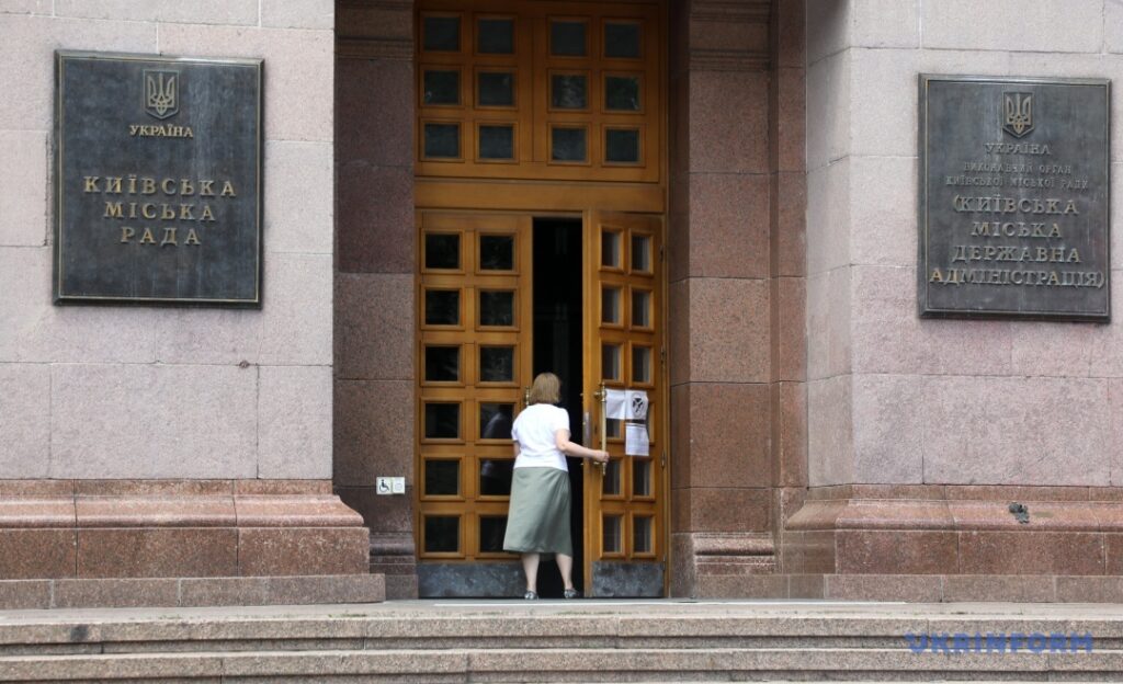 "Укрінформ" виграв суд, але КМДА знову вимагає демонтажу історичної вивіски інформагентства 19 "Укрінформ" виграв суд, але КМДА знову вимагає демонтажу історичної вивіски інформагентства 2