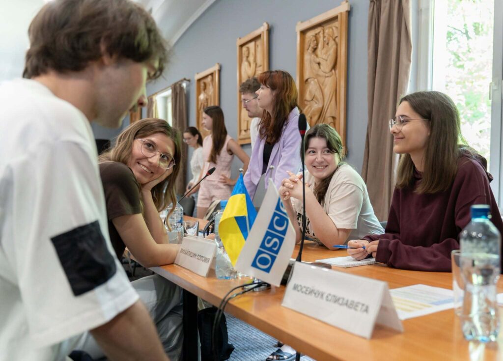 28 майбутніх журналістів пройшли тренінг «Думай. Перевіряй. Медіа без ілюзій» 3