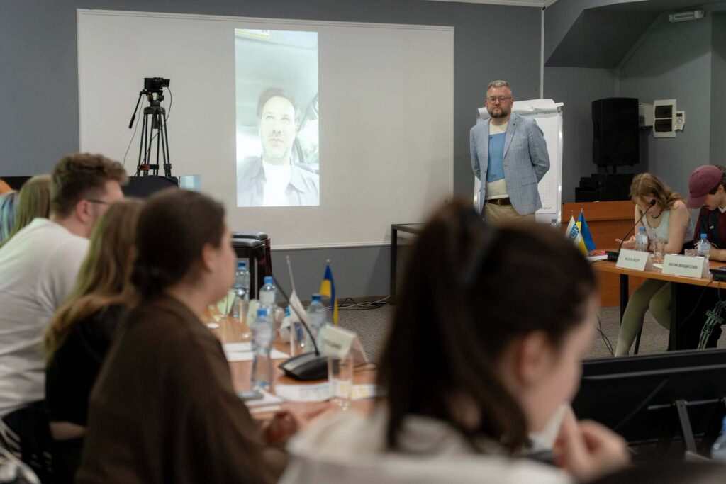 28 майбутніх журналістів пройшли тренінг «Думай. Перевіряй. Медіа без ілюзій» 5