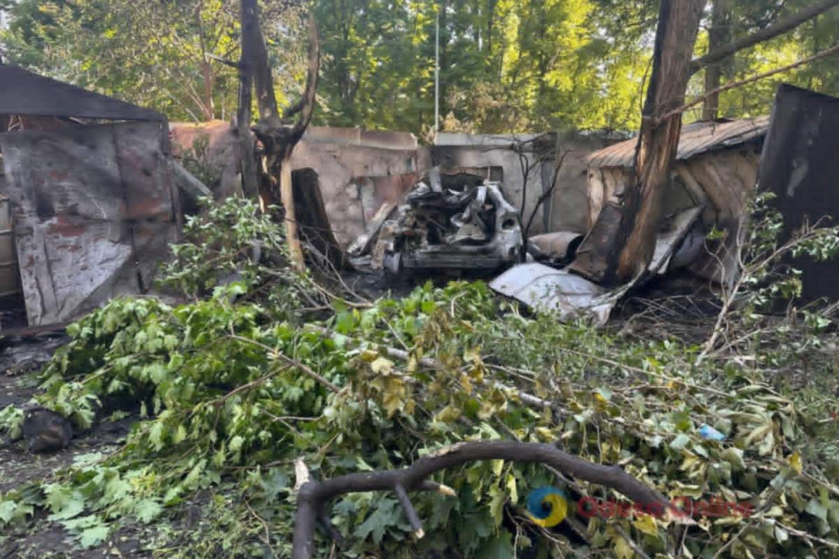 «Метрів за 50 — лікарня. Воно летіло туди?»: біля будинку одеської журналістки вибухнув «шахед» 17 «Метрів за 50 — лікарня. Воно летіло туди?»: біля будинку одеської журналістки вибухнув «шахед»