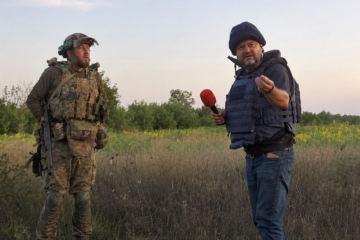«Гахнуло доволі серйозно»: журналістів ТСН атакував російський FPV-дрон за 20 км від лінії фронту на Донеччині