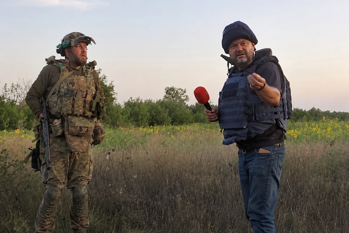 «Гахнуло доволі серйозно»: журналістів ТСН атакував російський FPV-дрон за 20 км від лінії фронту на Донеччині 17 «Гахнуло доволі серйозно»: журналістів ТСН атакував російський FPV-дрон за 20 км від лінії фронту на Донеччині