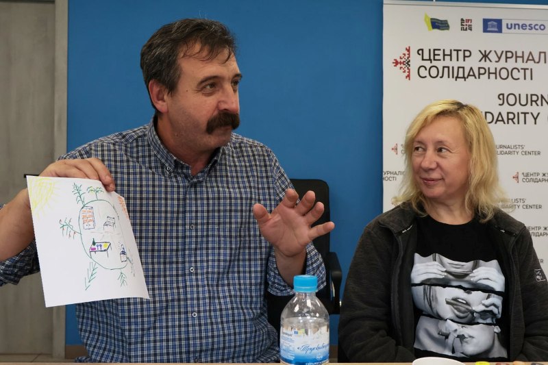 Коли слова втомлюють, допомагають фарби: у Дніпрі журналісти відновлювали внутрішній ресурс через арт-терапію 26 Коли слова втомлюють, допомагають фарби: у Дніпрі журналісти відновлювали внутрішній ресурс через арт-терапію 9