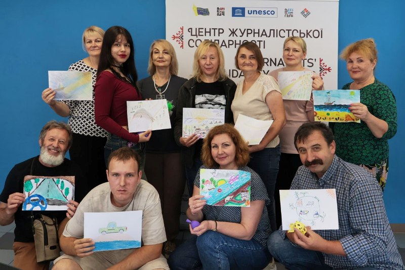 Коли слова втомлюють, допомагають фарби: у Дніпрі журналісти відновлювали внутрішній ресурс через арт-терапію 19 Коли слова втомлюють, допомагають фарби: у Дніпрі журналісти відновлювали внутрішній ресурс через арт-терапію 2
