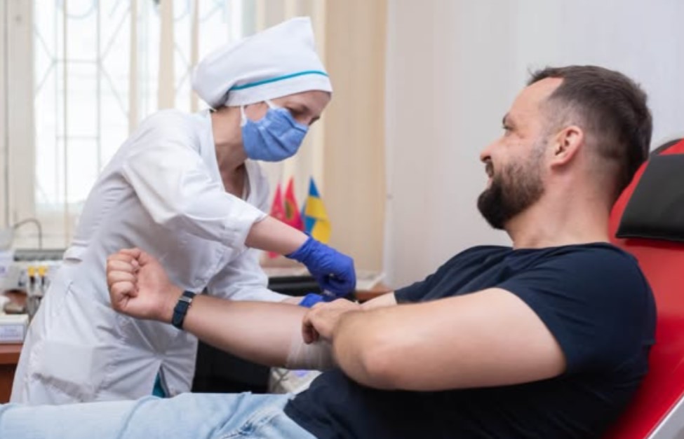 Дев’ять літрів крові здали запорізькі журналісти під час корпоративного дня донора 17 Дев’ять літрів крові здали запорізькі журналісти під час корпоративного дня донора