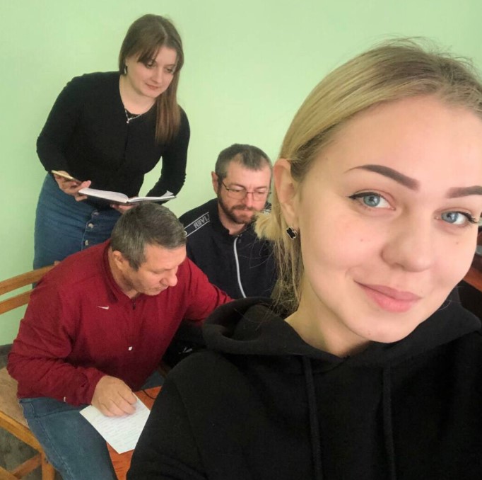 Редактор газети «Карпати» Людмила Федюк: «Дати крила сьогодні виданню, яке повірило в мене – це вже справа честі» 21 Редактор газети «Карпати» Людмила Федюк: «Дати крила сьогодні виданню, яке повірило в мене – це вже справа честі» 4