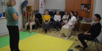 Як журналістам стабілізувати свій стан після обстрілів: тренінг у Харкові