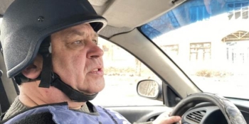 Щотижня, під дронами, до останнього села перед російським кордоном: що означає резолюція ЄФЖ про фронтову пресу України