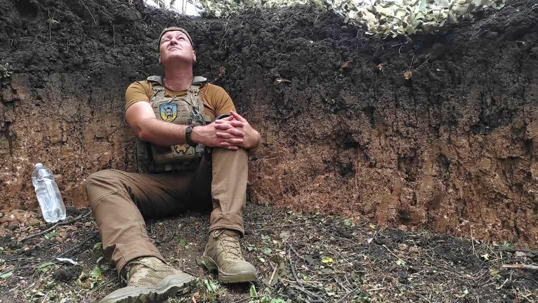 «Синій бронежилет – це мішень», – воєнкор Станіслав Кухарчук про захист журналістів у дроновій війні 17 «Синій бронежилет – це мішень», – воєнкор Станіслав Кухарчук про захист журналістів у дроновій війні