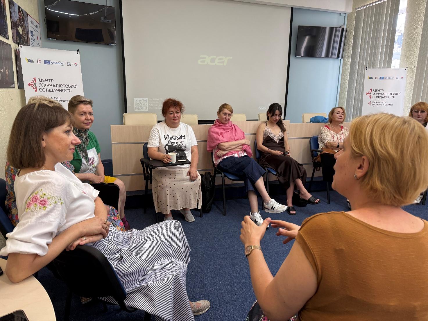Як журналісту не загубити себе, працюючи із чужим болем: у НСЖУ відбулася зустріч групи підтримки 17 Як журналісту не загубити себе, працюючи із чужим болем: у НСЖУ відбулася зустріч групи підтримки