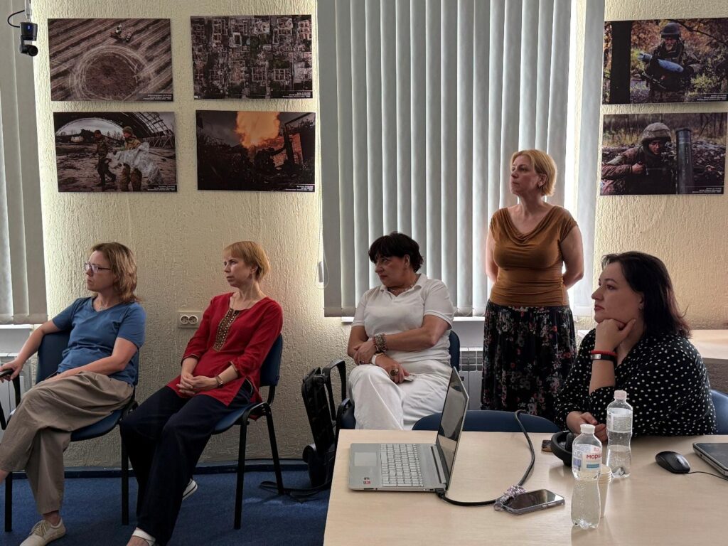 Як журналісту не загубити себе, працюючи із чужим болем: у НСЖУ відбулася зустріч групи підтримки 20 Як журналісту не загубити себе, працюючи із чужим болем: у НСЖУ відбулася зустріч групи підтримки 3