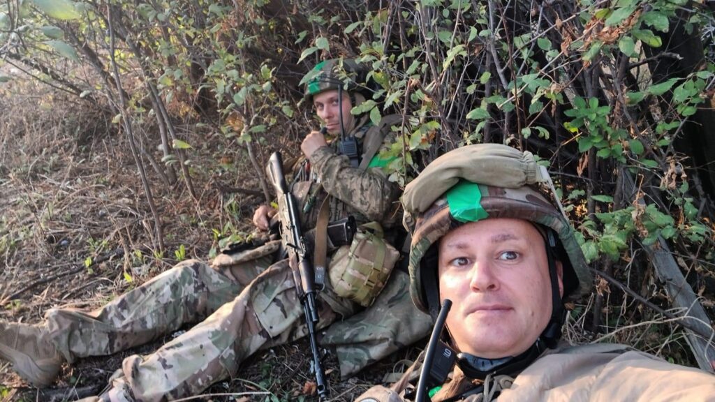 «Синій бронежилет – це мішень», – воєнкор Станіслав Кухарчук про захист журналістів у дроновій війні 24 «Синій бронежилет – це мішень», – воєнкор Станіслав Кухарчук про захист журналістів у дроновій війні 7